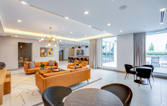 365 W 78 RD