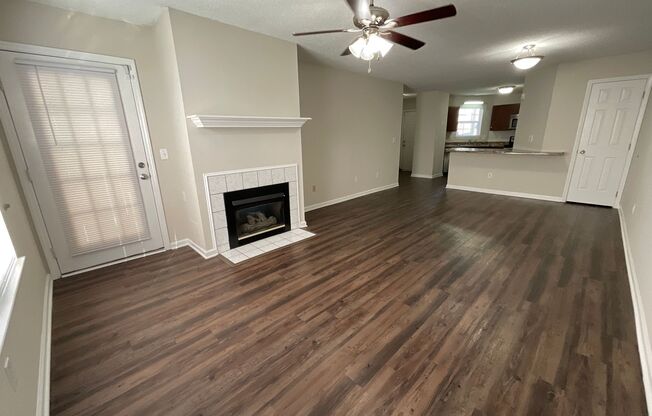 2 beds, 2 baths, 1,190 sqft, $1,550, Unit 2708-3 - Remodel