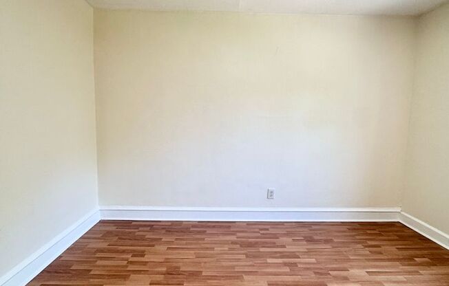 2 beds, 1 bath, $1,195, Unit G6