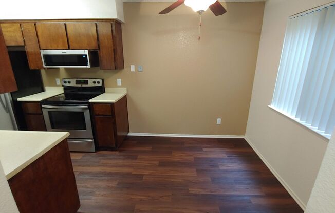 2 beds, 1 bath, 900 sqft, $1,585, Unit 1870-101