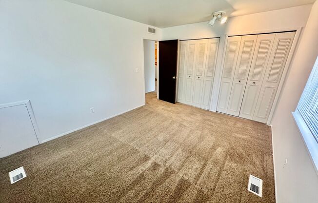 2 beds, 1 bath, 850 sqft, $1,295, Unit 301