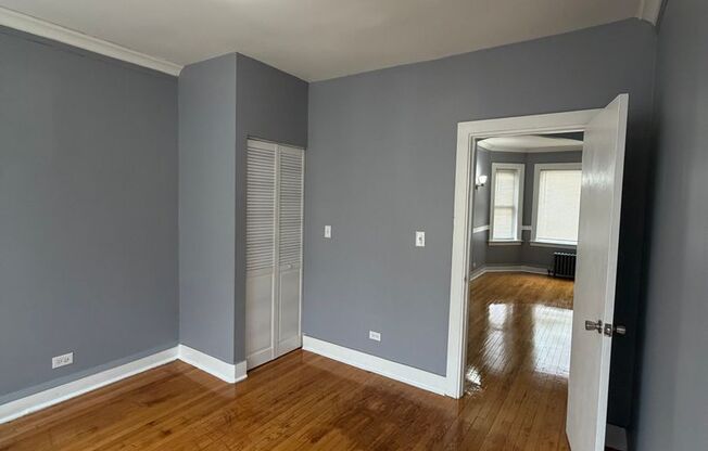 7705 S Laflin