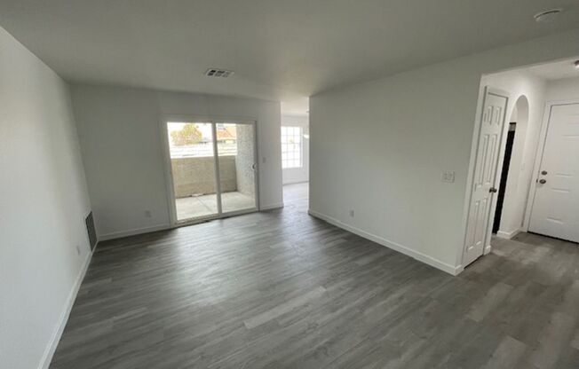 2 beds, 2 baths, $1,375, Unit UNIT 1083