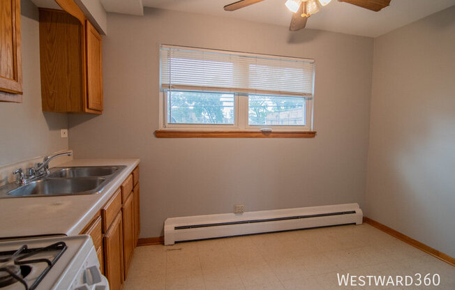 5607 W IRVING PARK