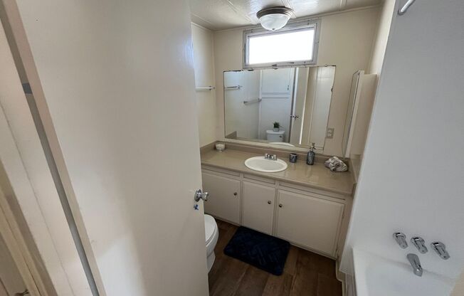 2 beds, 1 bath, 860 sqft, $3,000, Unit 119