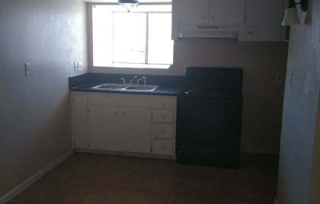 Studio, 1 bath, $750, Unit 28