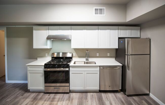 3 beds, 2 baths, $1,650, Unit 3/2