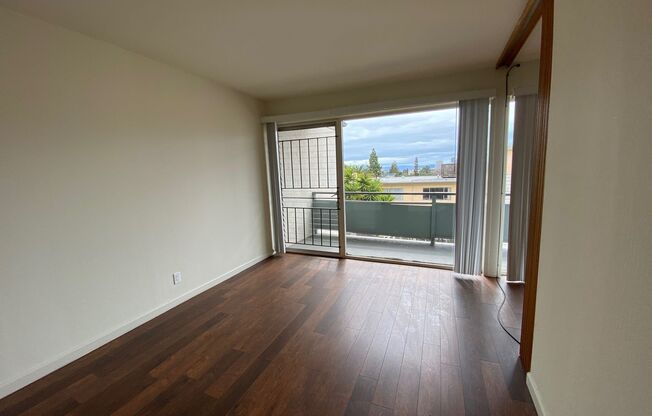 0740O - The Mariposa Apartments
