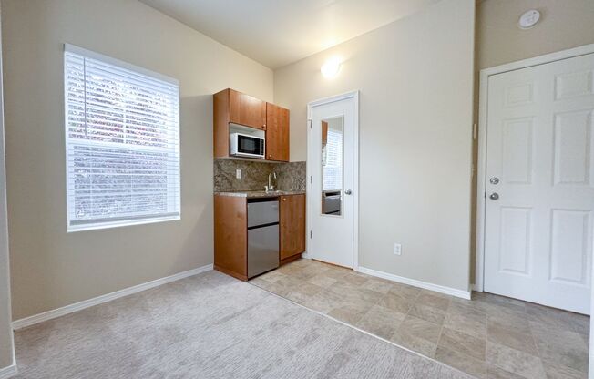 Studio, 1 bath, 137 sqft, $1,195, Unit 1C