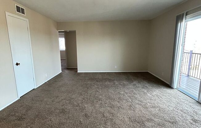 Century House Apts. (915 N. 48th Ave.)