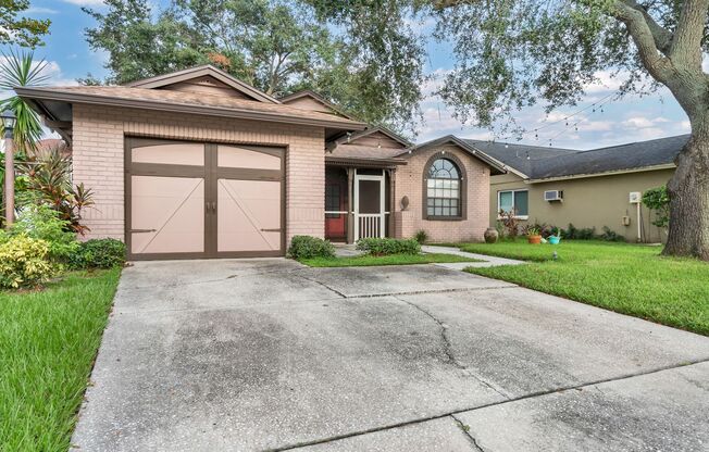 Great Hampton Park 3BR/2BA with Bonus Room and Fenced Yard