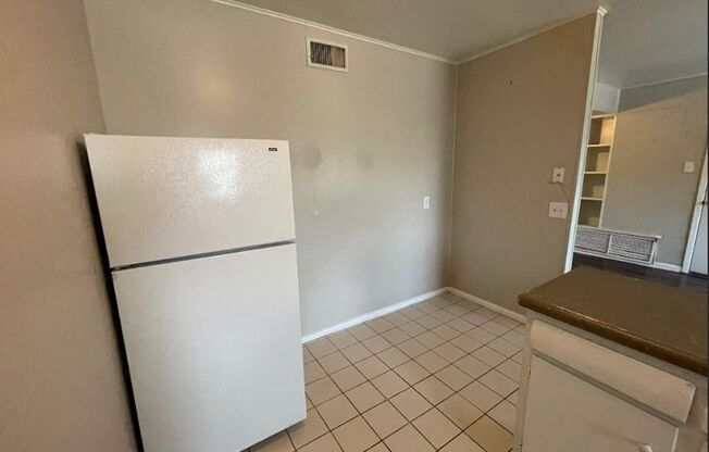 2 beds, 1 bath, 700 sqft, $1,560, Unit 201