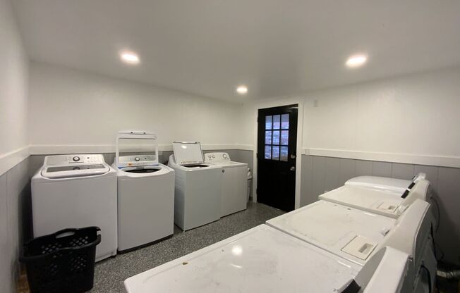 2 beds, 1 bath, 800 sqft, $1,000, Unit 20