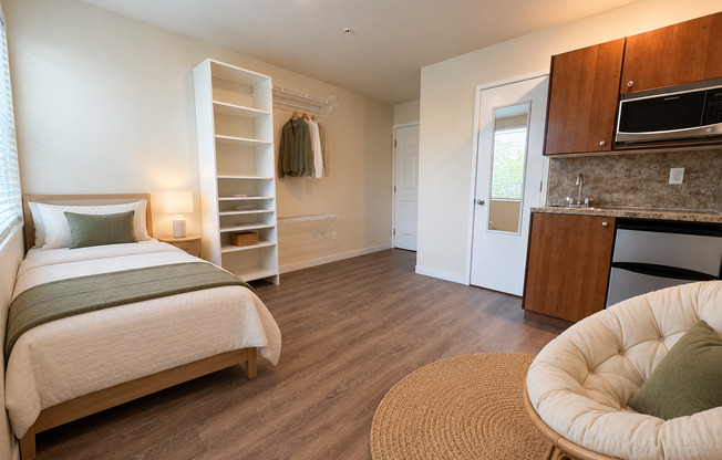 Studio, 1 bath, 165 sqft, $1,050, Unit 351