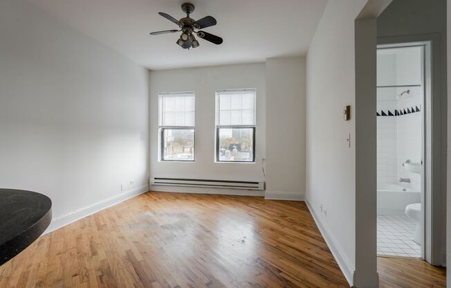 Studio, 1 bath, $1,050, Unit 840-202