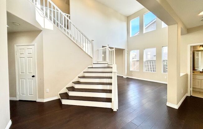 Oxnard | West Village | 5 Bed + 3 Bath | UNFURNISHED | 417 Morado