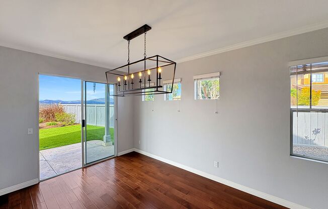 Beautiful 4B/3BA house w/ large backyard in Scripps Ranch!