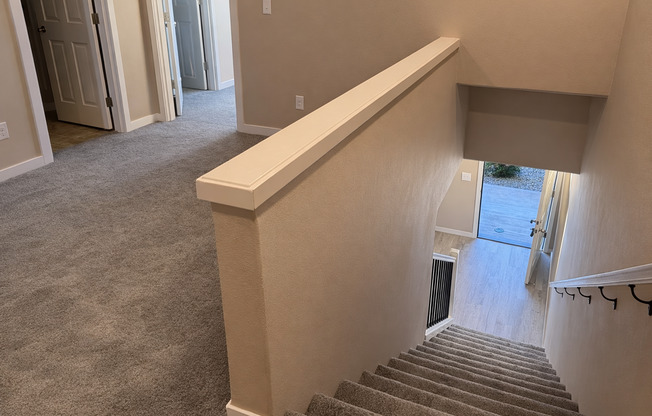 Like New Townhouse for Lease near Walnut Grove - 5917 NE 71st Ct