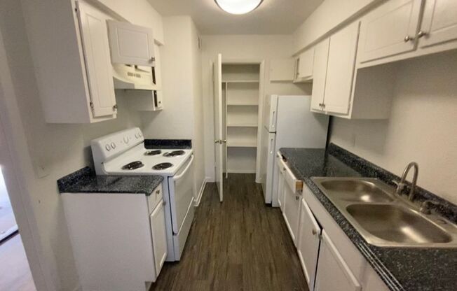 1 bed, 1 bath, 609 sqft, $1,155, Unit 216