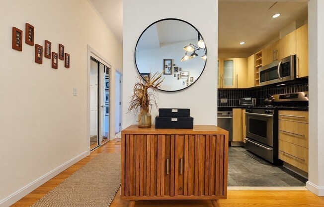 1 bed, 1 bath, 761 sqft, $2,600, Unit 16B