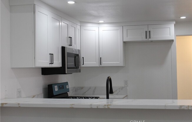 10943 LAUREL CYN