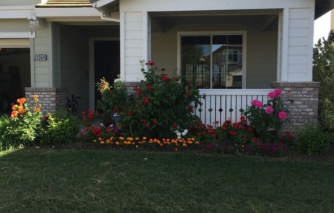 One Of A Kind - North Natomas 5/4 with FULL In-law Quarters (PLEASE READ ENTIRE AD BEFORE CALLING AGENT FOR A VIEWING)