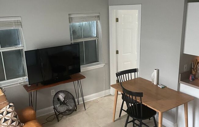 1 bed, 1.5 baths, 911 sqft, $1,500