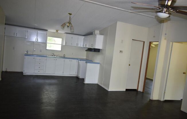 3 beds, 2 baths, $1,795, Unit A