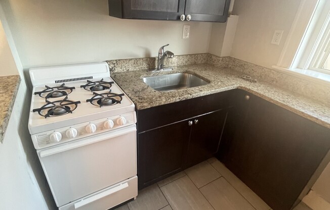 1 bed, 1 bath, $2,800, Unit 16