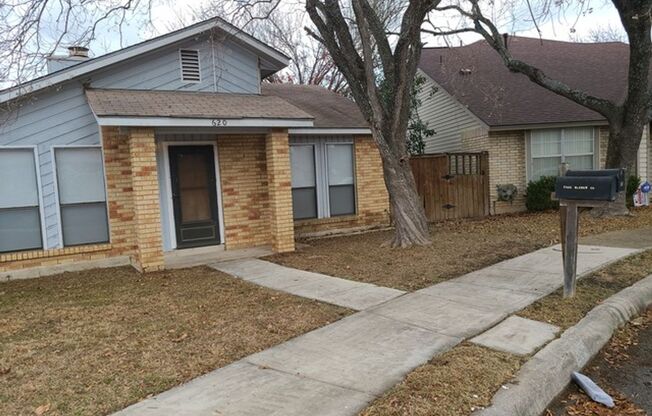 620 FERN MDW DR