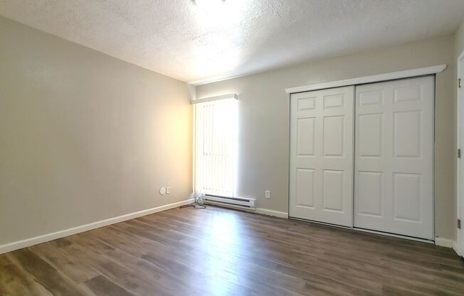 2 beds, 1 bath, 905 sqft, $995, Unit 1402-B