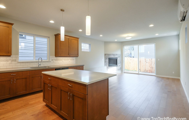 Stunning Modern 3 BD* 2.5 BA* 2 Level Detached Home Near Nike - Perfect for Commuter + private backyard!
