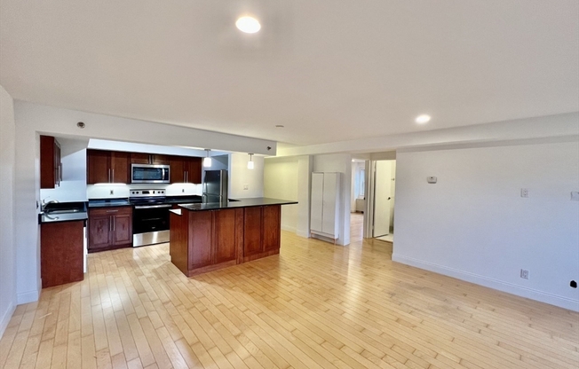 2 beds, 2 baths, 963 sqft, $3,950, Unit 1002