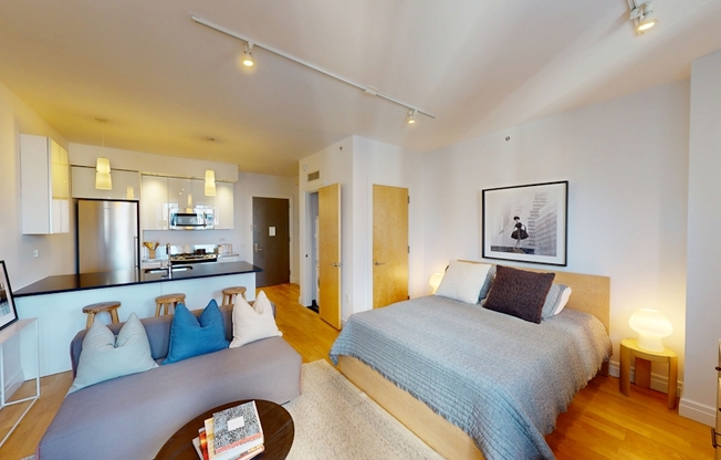 553 W 53 ST