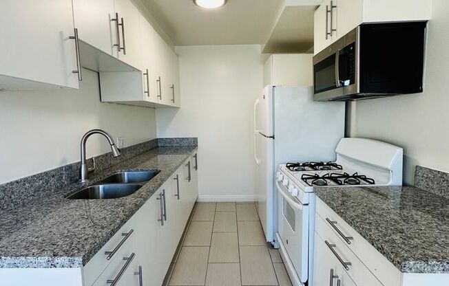 1 bed, 1 bath, 725 sqft, $2,250