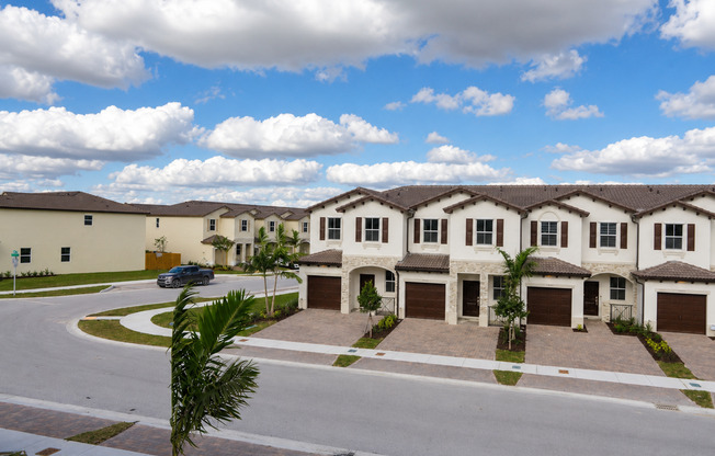 ALTAMIRA TOWNHOUSE