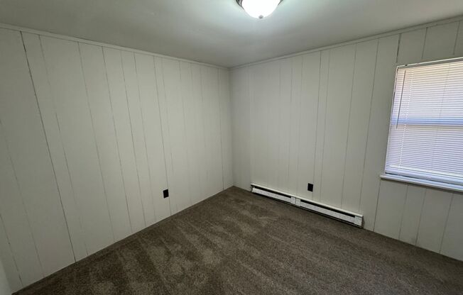 3 beds, 1 bath, $1,000