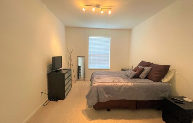 2 beds, 2 baths, $1,800
