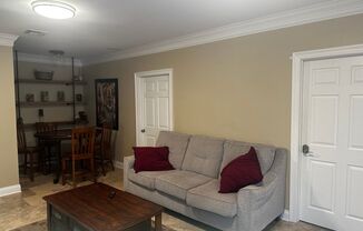 2 beds, 1 bath, $825