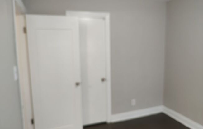 2 beds, 1 bath, $1,100, Unit 617-1