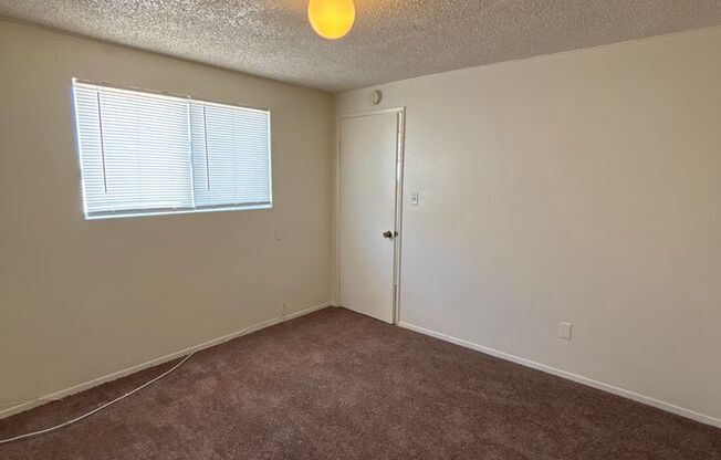 2 beds, 1 bath, $1,100