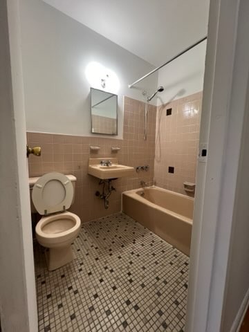 1 bed, 1 bath, $2,950, Unit 7D