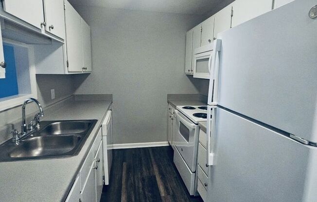 3 beds, 2 baths, 1,200 sqft, $1,395, Unit 1612