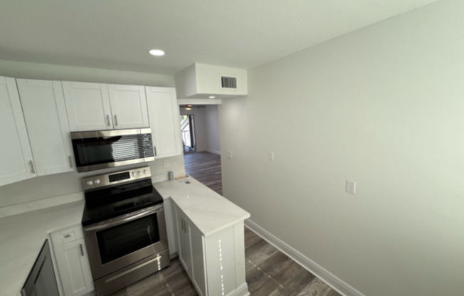 2209 BELLEAIR RD