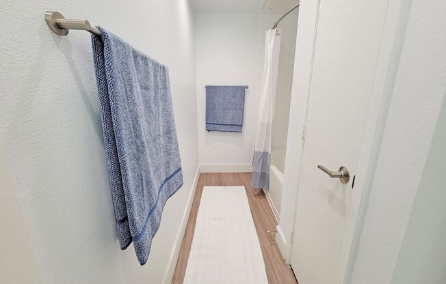 2 beds, 1 bath, 1,055 sqft, $3,700