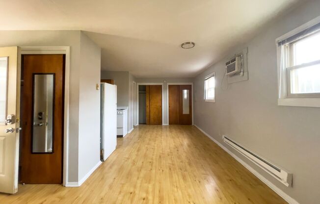 Studio, 1 bath, 300 sqft, $700, Unit Apt. 03