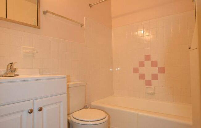 2 beds, 1 bath, 874 sqft, $1,445, Unit L-34