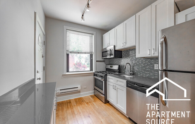 2325.5 N. Rockwell, Unit 3A