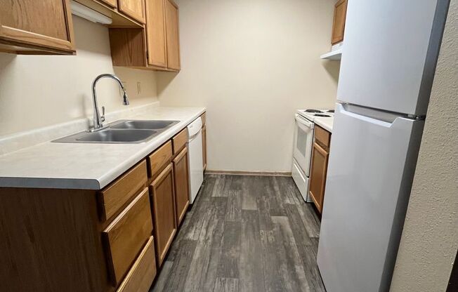 3 beds, 1 bath, 1,044 sqft, $895, Unit 18
