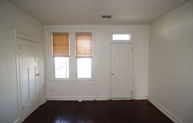 3 beds, 1 bath, $1,695, Unit # 324